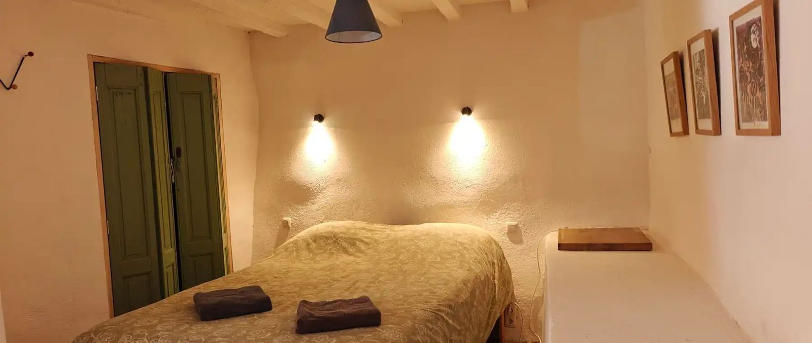 La chambre aux murs blanchis à la chaux